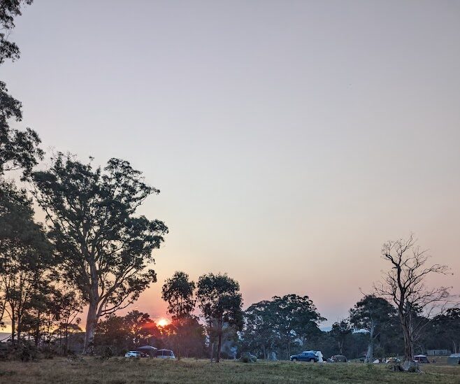 This image has an empty alt attribute; its file name is Blue-mountains-camping-sunset-e1741154727786.jpg